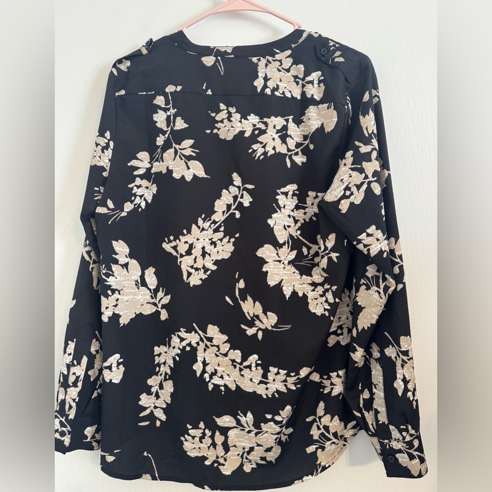 Calvin Klein Black Floral Roll Up Sleeve Top with pockets Size Large - Picture 2 of 7